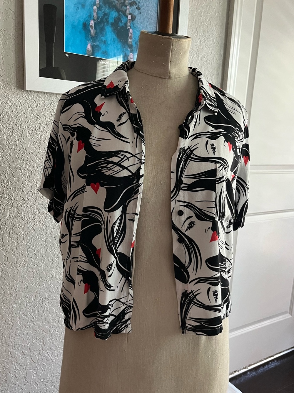 Black & White Short-Sleeve Graphic Face Print Shirt with Red Lip Accents